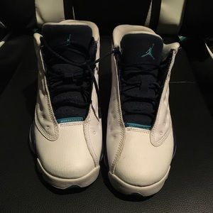 USED AUTHENTIC JORDANS SIZE 6Y